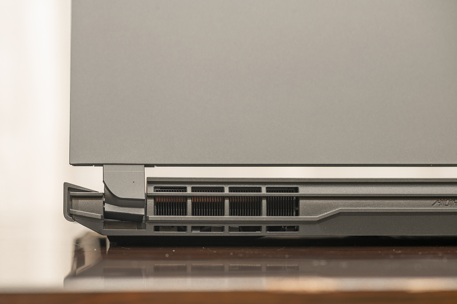 有雕牌游戏本，哪里都是电竞战场，值得游戏玩家背上的AORUS15PXD