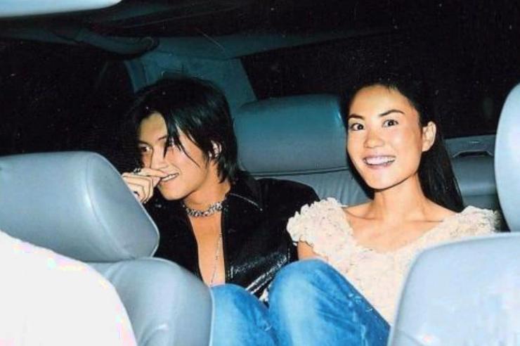 谢霆锋到底是选择张柏芝还是王菲,谢霆锋为什么放弃张柏芝选择王菲