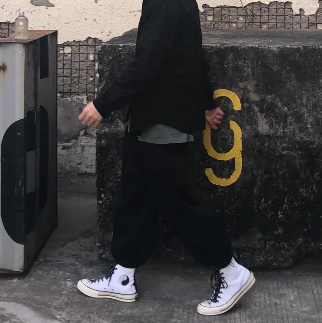 吹水鸭先知|一到考试同学们都纷纷穿起了Nike，懂得都懂