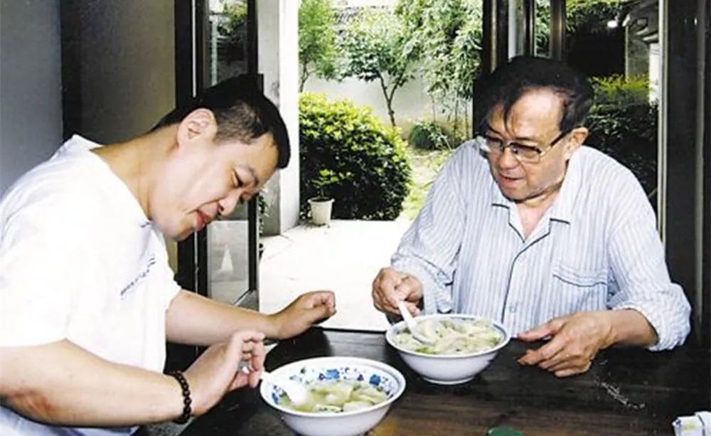 捧红姜文潘虹的谢晋，85岁去世被恶意*谤诽**，83岁遗孀见到人性之恶