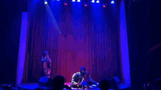 这家藏在居民楼里の「复古酒吧」，居然靠着“人气美食”上位？