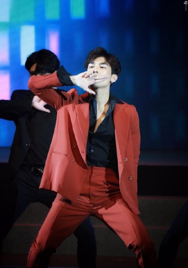 他泰最会跳舞的人：小地球人间扳手滚宝蹦迪小王子