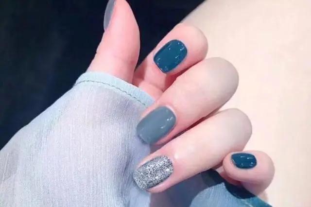 什么会导致手变黑,让手变白而且能脱皮