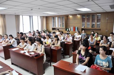 如何当好一名优秀的幼儿教师,怎样做一名优秀的幼儿教师演讲