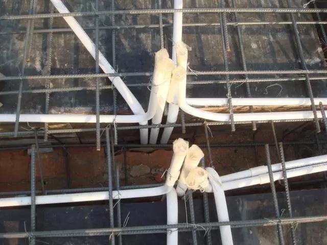 线管堵住了穿不过去钢丝怎么办,穿线的线管堵了怎么办