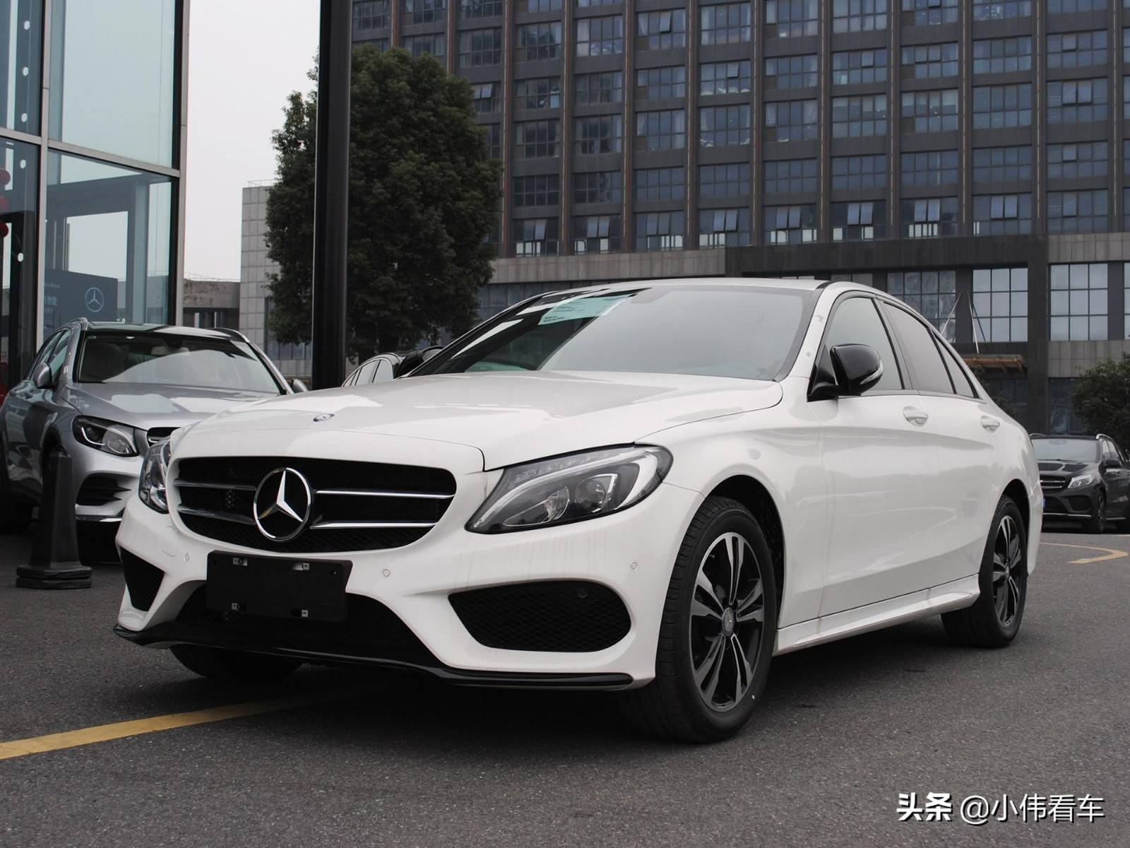 小欢喜杨杨和父母一起开卡丁车,小欢喜季杨杨和父母开卡丁车