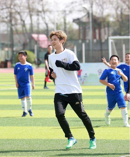 2019珠海摩托车锦标赛王一博,王一博的摩托车冠军含金量怎么样