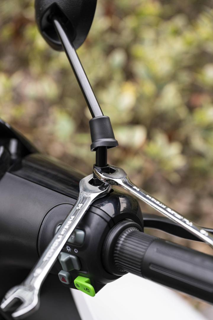 大灯炫酷有型,九号e100大灯效果