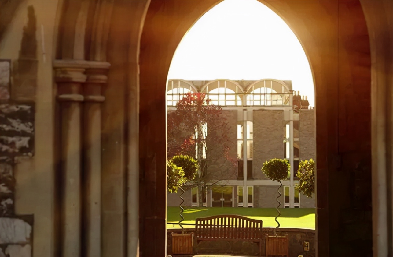 环球影城魔法学校霍格沃茨,霍格沃茨魔法学校环球影城鹰院