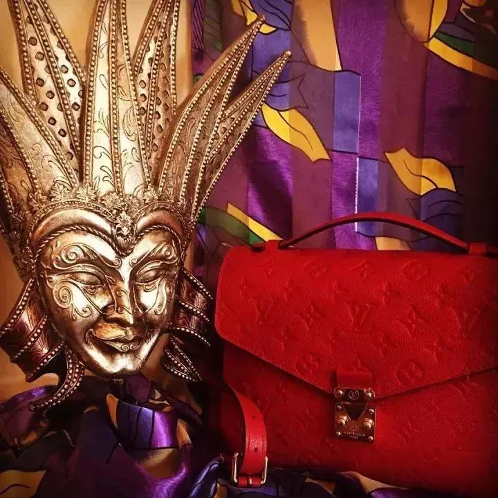 ysl和lv邮差包哪个更好,chanel和ysl包哪个好