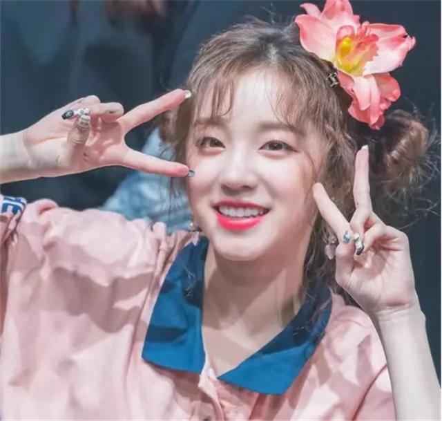 法式卷发中长发适合大妈,女士流行中波浪卷发型