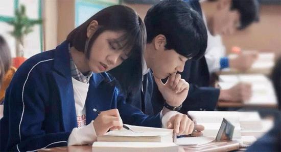 我的同桌小升初作文500字,我的初中同桌作文