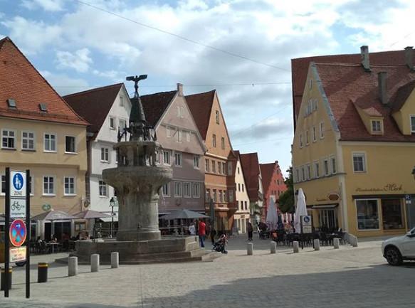 陨石撞出最贵小镇！城墙内镶“7.2万吨钻石”闪闪发光