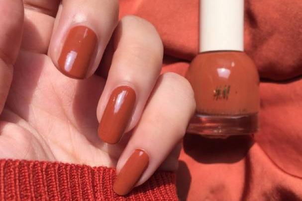 什么牌子甲油胶对指甲好,养护指甲应该用什么甲油胶