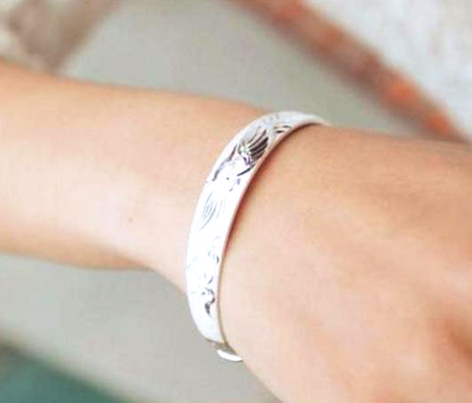 银手镯变色自己在家如何清洁？教你清洁的方法，洗的跟新的一样