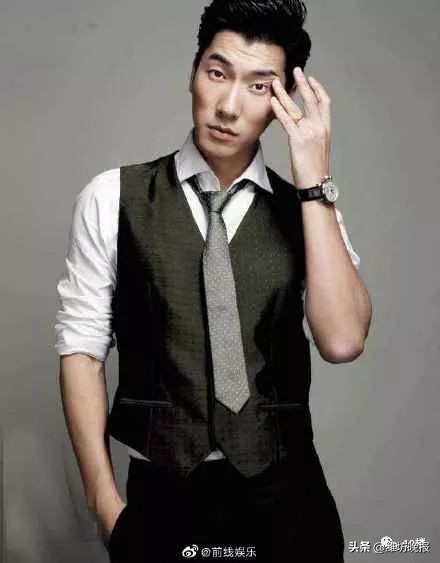 张亮离婚引发网友猜测,张亮宣布离婚前低调现身机场