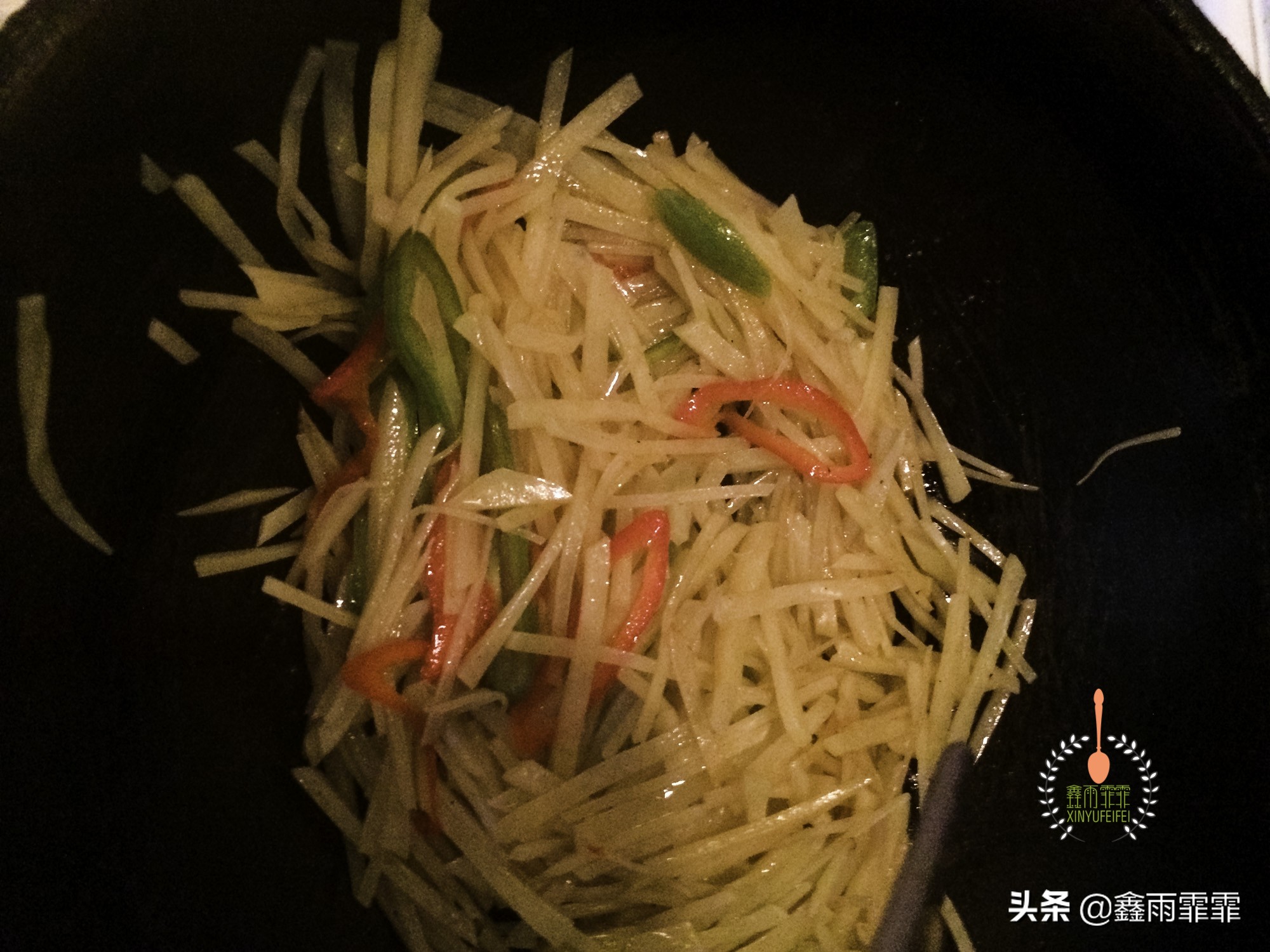 土豆粘锅变色,土豆炒好了发黑怎么处理