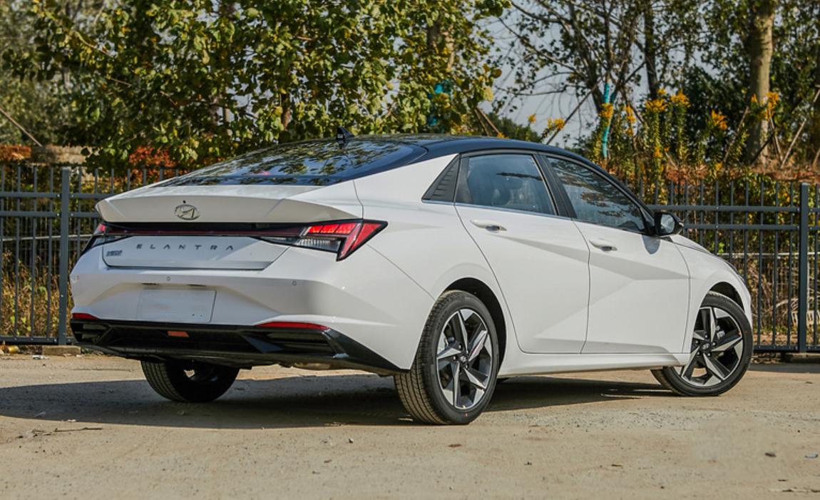 适合女生开10万左右颜值高的车,10万性价比高的轿车现代伊兰特