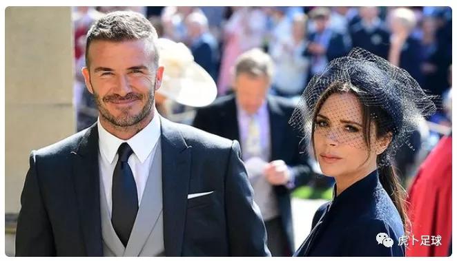 足球最深情的球员女友,足球运动员与球迷的暖心时刻