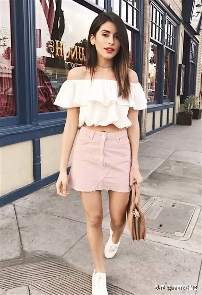 一字肩上衣怎样搭配出高级感,8种时髦t恤穿搭让你洋气整个春天
