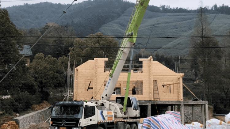 北京夫妻用200根木头造木屋过日子,北漂夫妻改造四合院