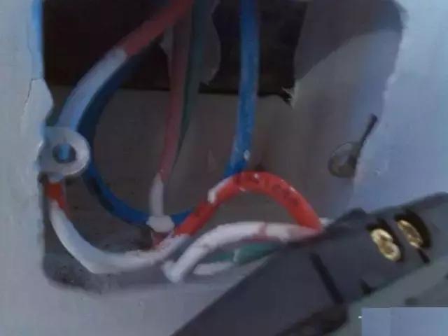 暗线盒丝坏了怎么修,暗线底盒螺丝断了如何修复