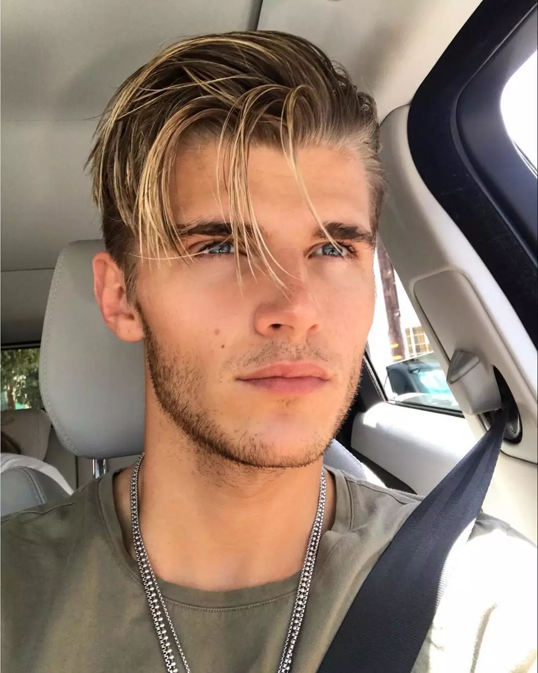 被嘲笑路人长相的搞笑网红TwanKuyper，成为Versace男模