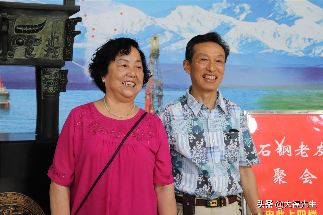 钢铁年代战友重逢,钢铁情怀