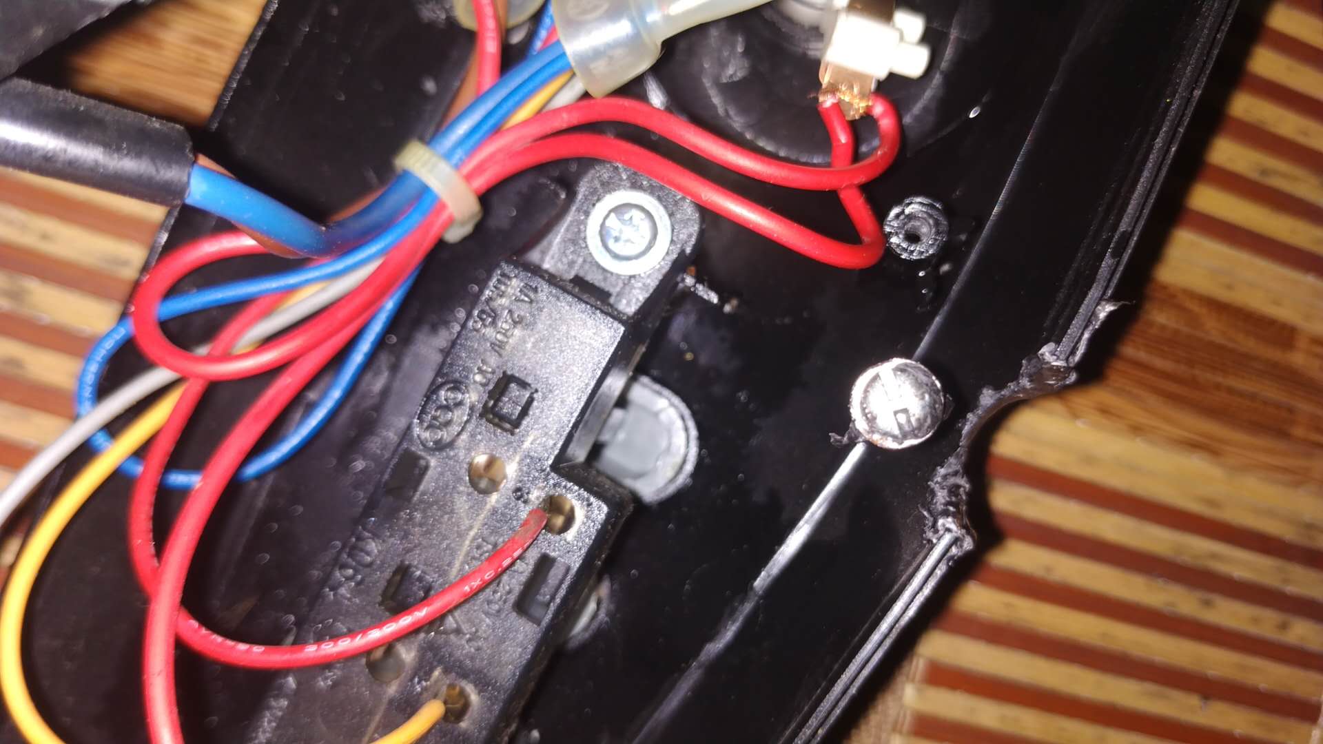 捡到了一个旧风扇,在外面捡到一个电动小风扇