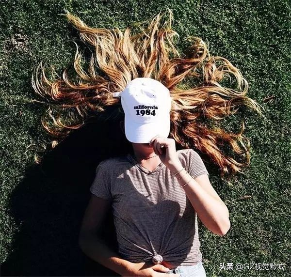 拍照完美避开所有镜头,拍照时怎样克服不看镜头的尴尬感