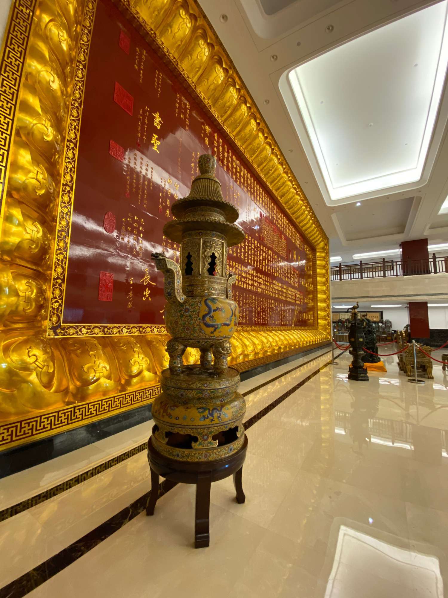 门口养仙鹤、大堂放金丝楠木的酒店，你有见过吗？天台温泉山庄