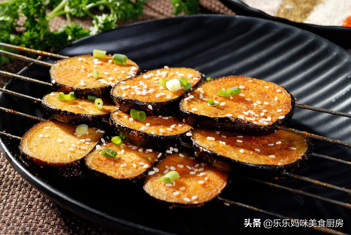 茄子买弯的好还是直的好,茄子买亮茄还是墨茄