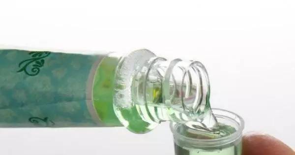 黑衣服掉色怎么能恢复原色,黑牛仔衣服掉色严重怎么解决