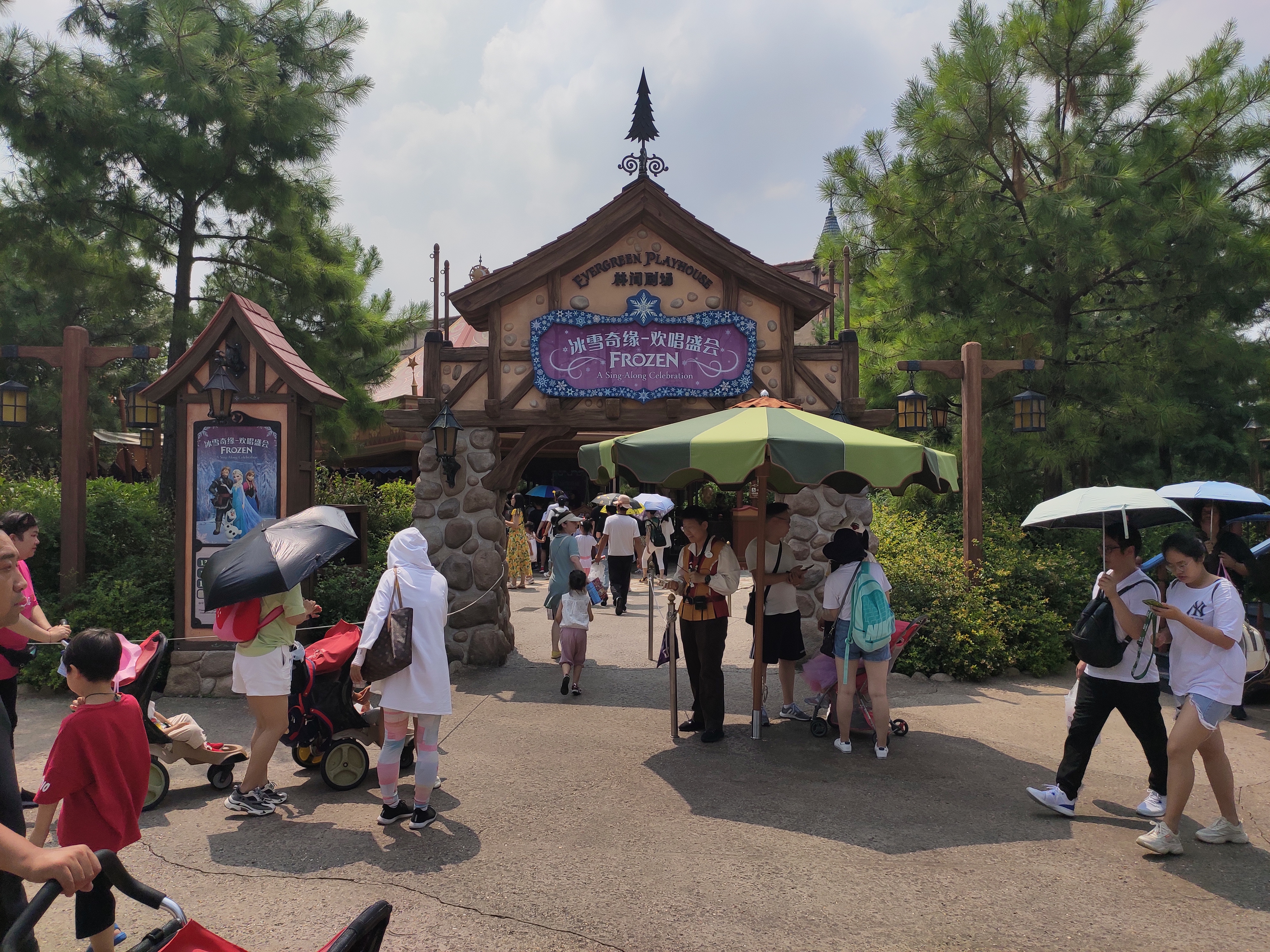 上海迪士尼一大一小旅游攻略,上海迪士尼吃住攻略讲解