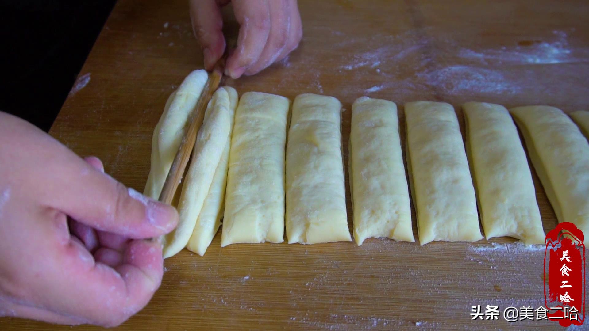 做速冻油条怎么做才能蓬松酥脆,油条的做法和配方酥脆蓬松早餐店