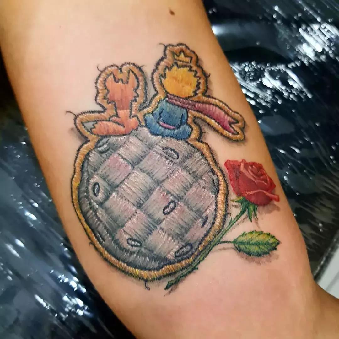 他用刺绣将回忆纹在身上，惊艳12万粉：玩的不止是心跳，还有童真