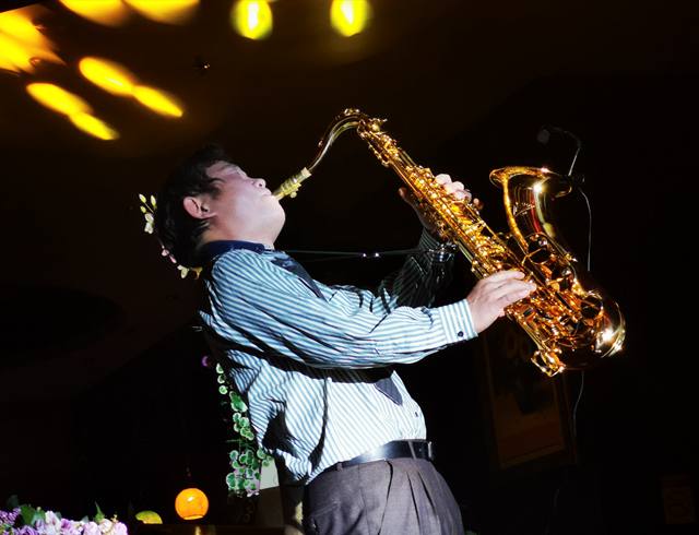 萨克斯演奏新春歌曲,萨克斯四重奏高亢嘹亮激情澎湃