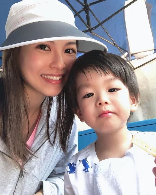 担心！TVB当家小生与富二代太太夫妻同患哮喘病最害怕遗传给儿子