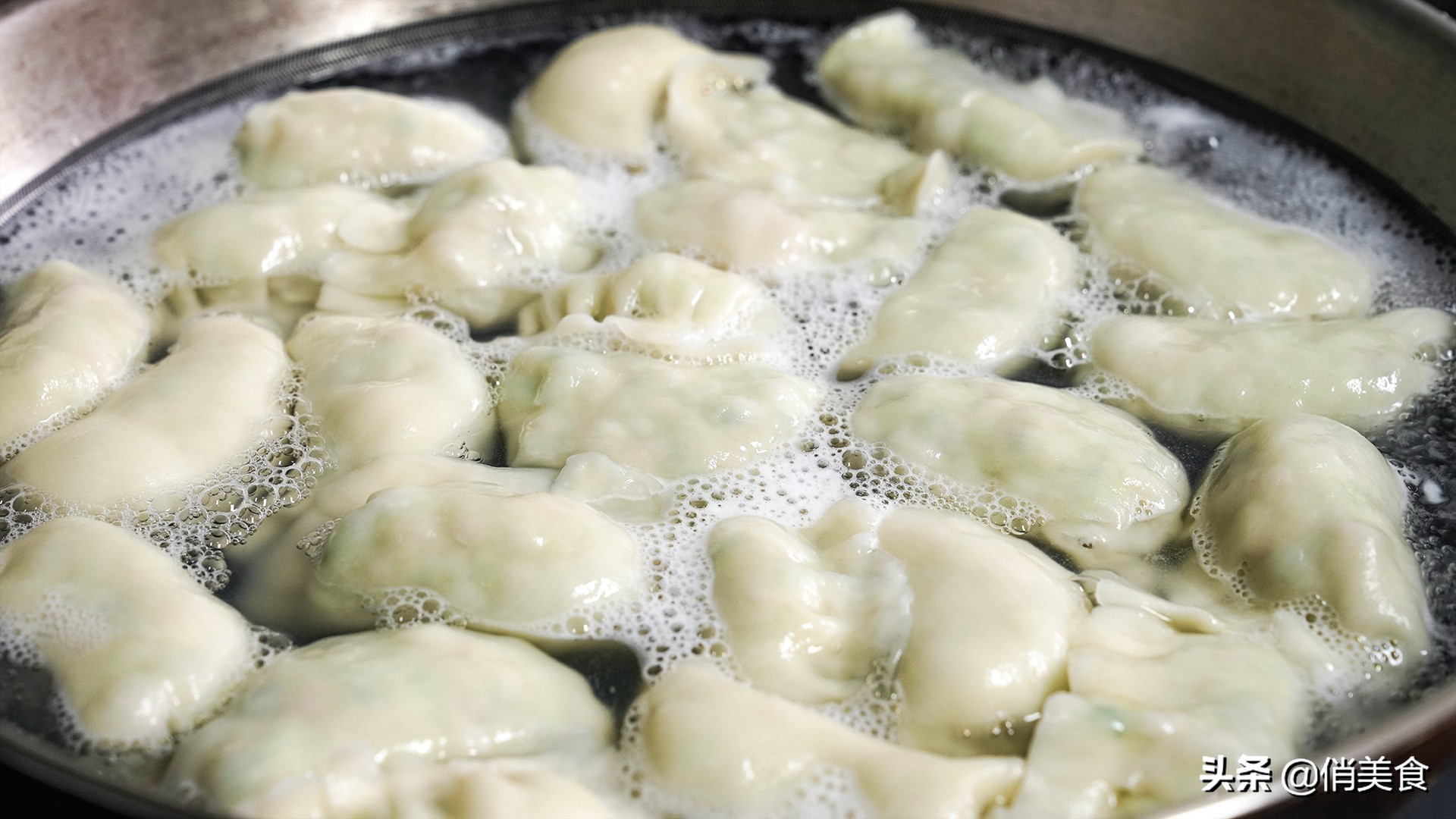 煮饺子不用放三遍水,饺子开锅煮几分钟就好