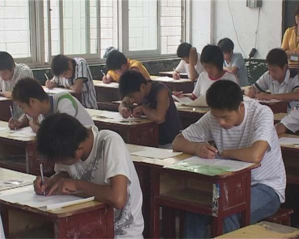 *京大南**学还是北京电子科技学院？江苏考生：北京电子科技学院