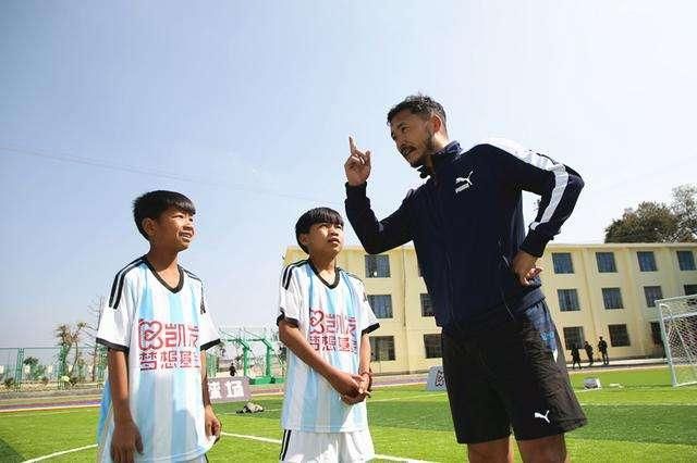 李小璐与高雷雷什么关系,足球运动员高雷雷