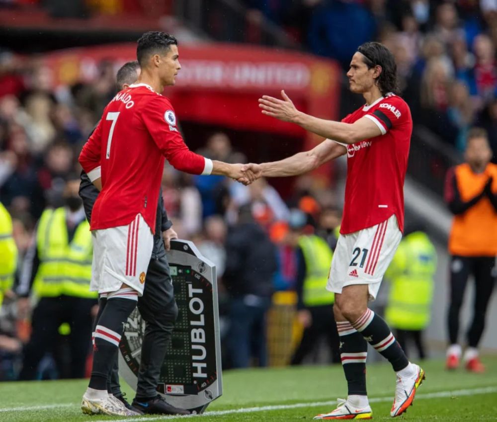 伊瓜因为什么总丢单刀,曾经球场追风少年已变成油腻大叔