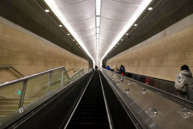 能够看见长城的高铁站,中国长城下建世界最深高铁站