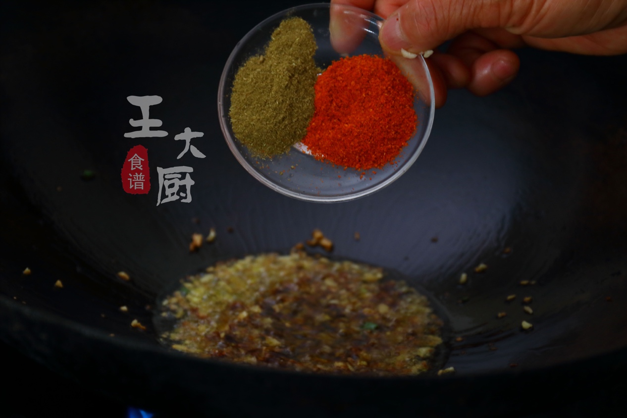 鸡蛋蒜蓉茄子蒸着吃的做法,家庭版蒜泥烤茄子