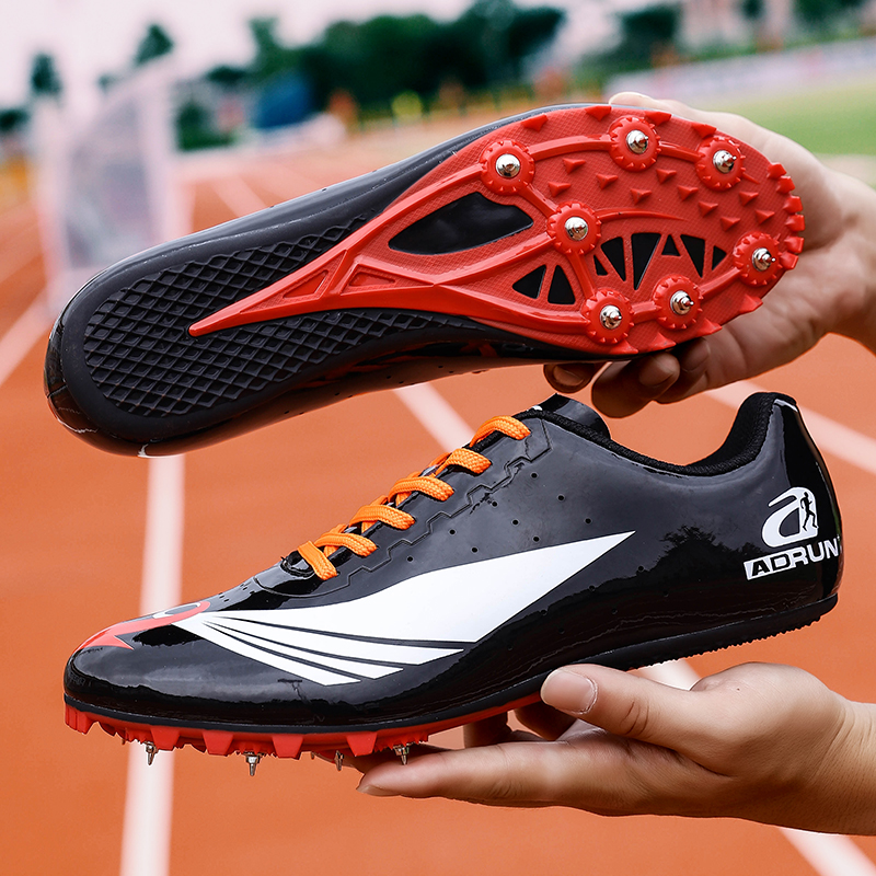 三级跳钉鞋和跑步钉鞋有什么区别,钉鞋是怎么跑步的