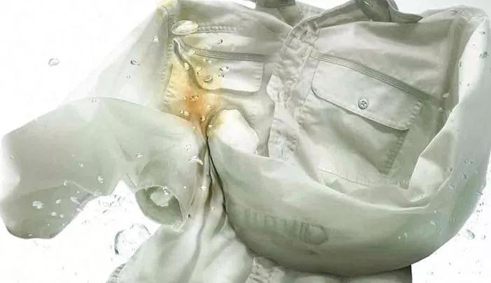 白色衣服脏清洗的神器,脏衣服不用洗只需泡一泡就干净了