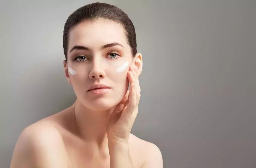 天生黑皮肤怎么美白最有效,皮肤太黑如何快速美白还不伤皮肤