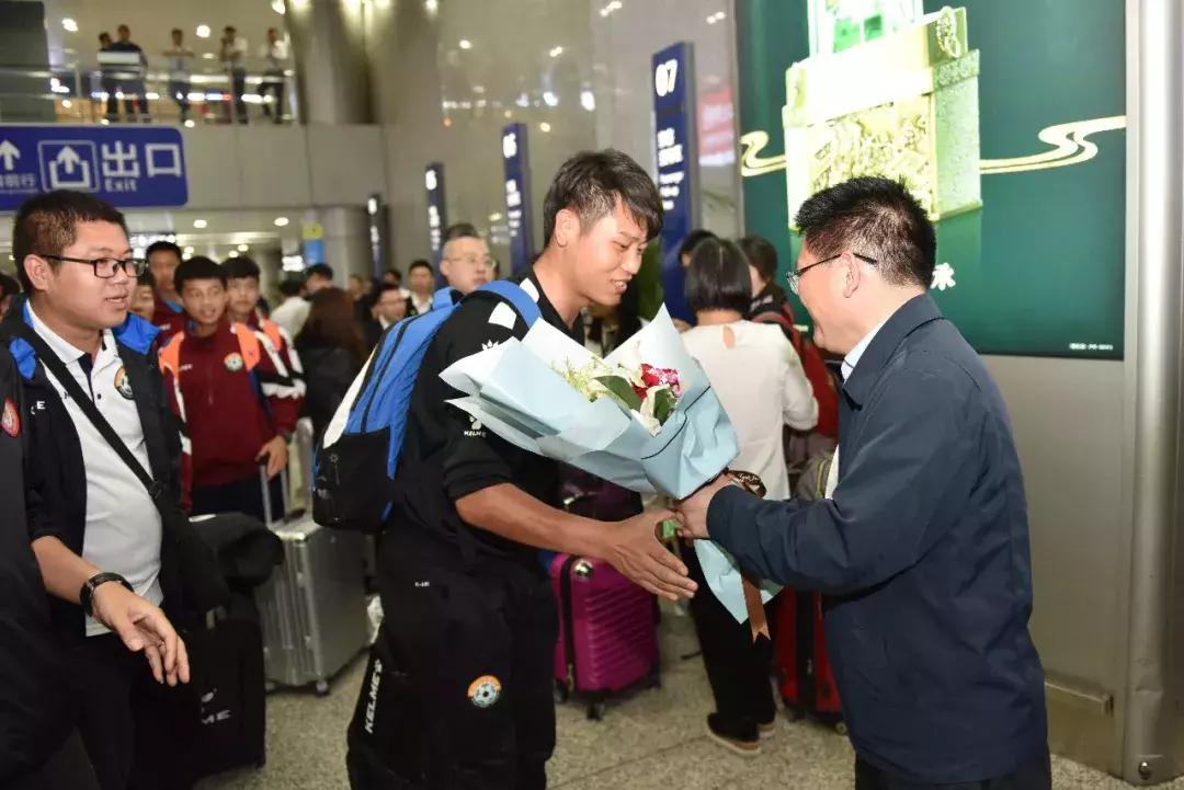 足球4比0大胜,精彩足球夺冠视频集锦