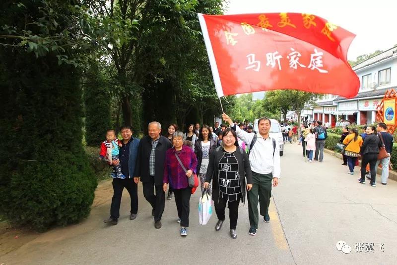 正能量让我们身边充满阳光温暖,正能量让人积极向上