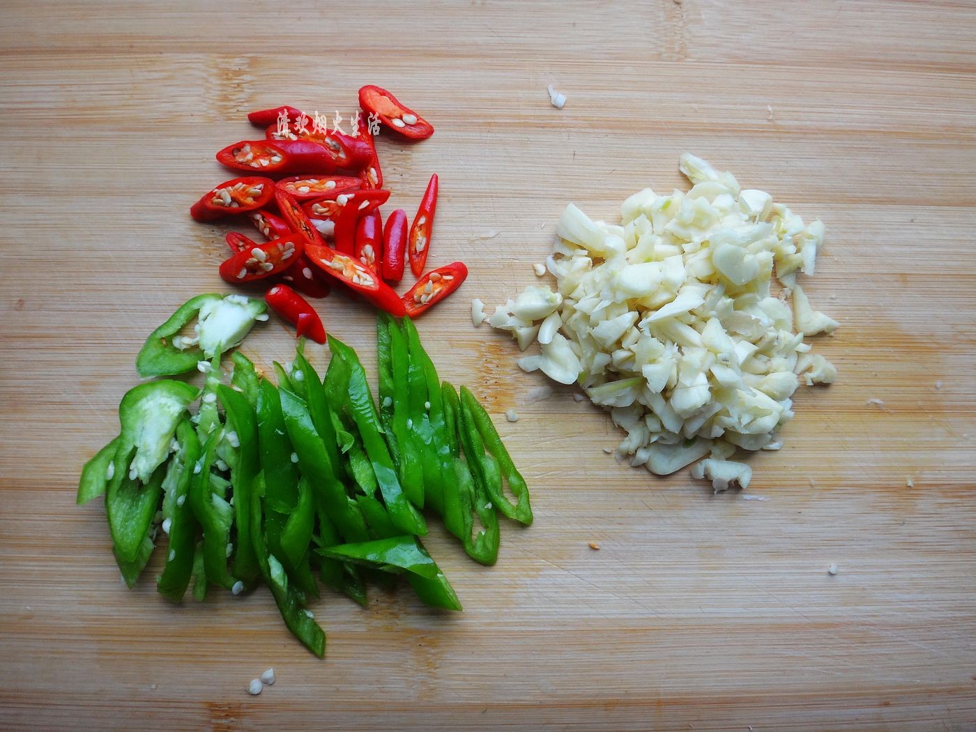 野生菌直接放水里清洗是错误的，教你两招，轻松吃干净美味的菌子